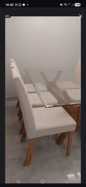 Conjunto Mesa de jantar com base madeira com tampo vidro e 6 cadeiras