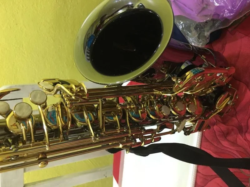 Saxofone Pouquíssimo Usado