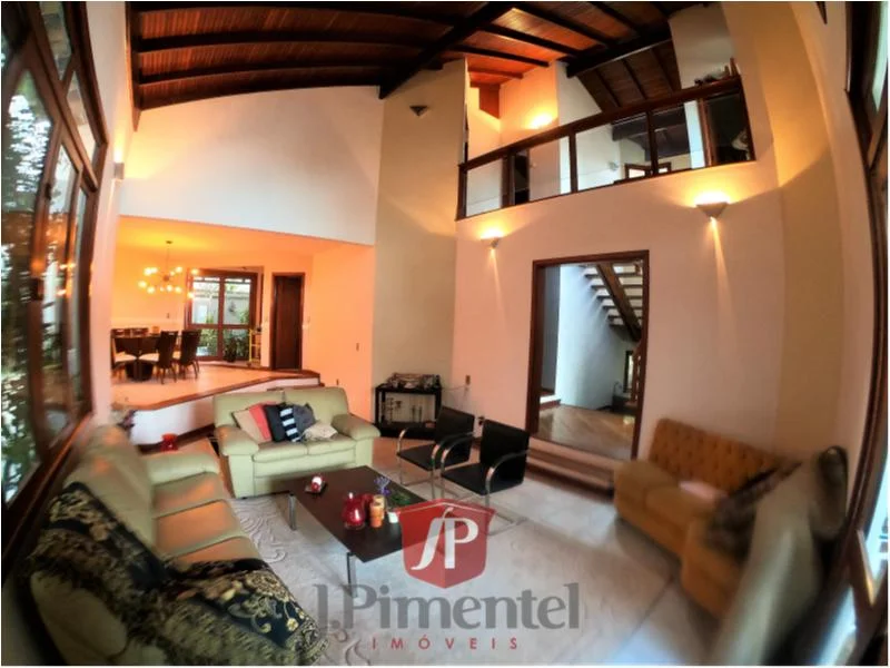 Casa com 3 Dorms em Vitória - Mata da Praia por 2.4 Milhões à Venda