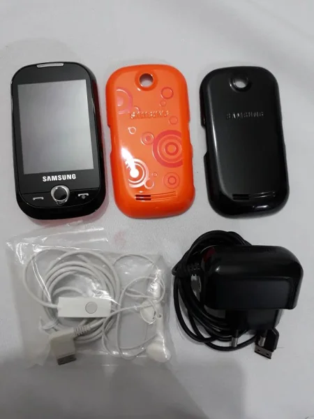 Celular Samsung Corby Laranja e Preto, Câmera 2mp, Mp3 Player e Rádio