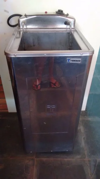 Vende SE Fritadeira Profissional Tedesco 2 Cestos água e óleo 220 V