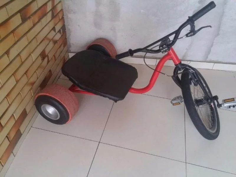 Drift Trike de Pedal com Rodas de Alumínio