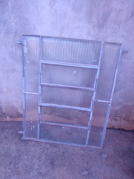 Vendo: Vitrô e Janela