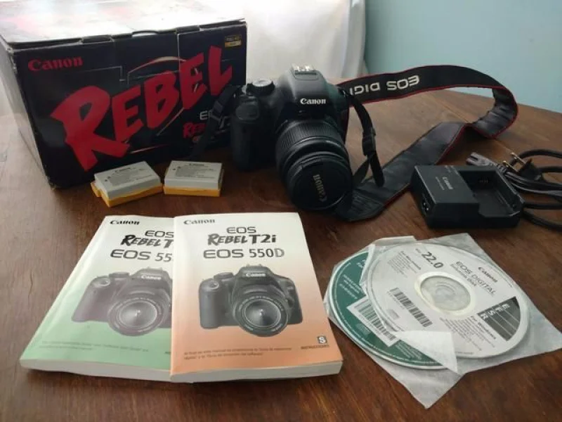 Rebel T2i com Lente 18 55mm + 2 Baterias