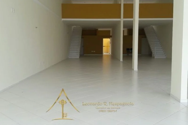 Excelente Salão Comercial com 270 M. ,locação no Centro. Caraguatatuba