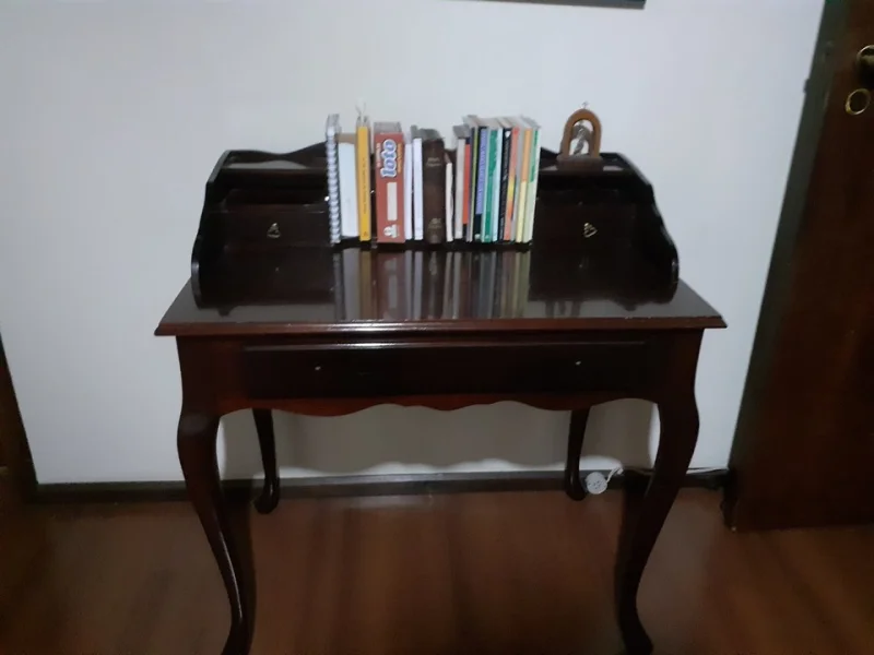 Escrivaninha em Madeira