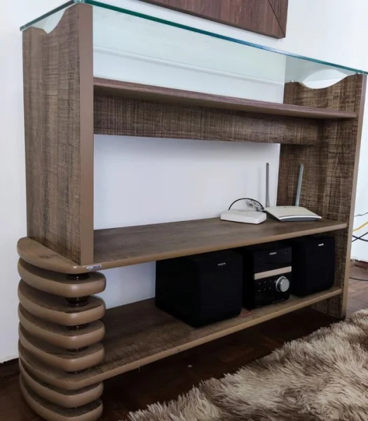 Lindo Conjunto Aparador com Moldura Espelhada
