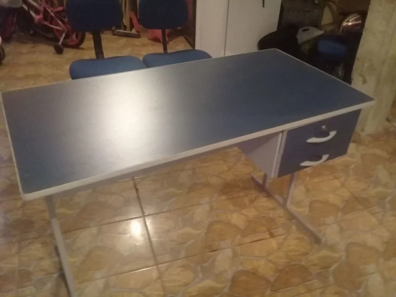 Mesa com Cadeira para Escritório
