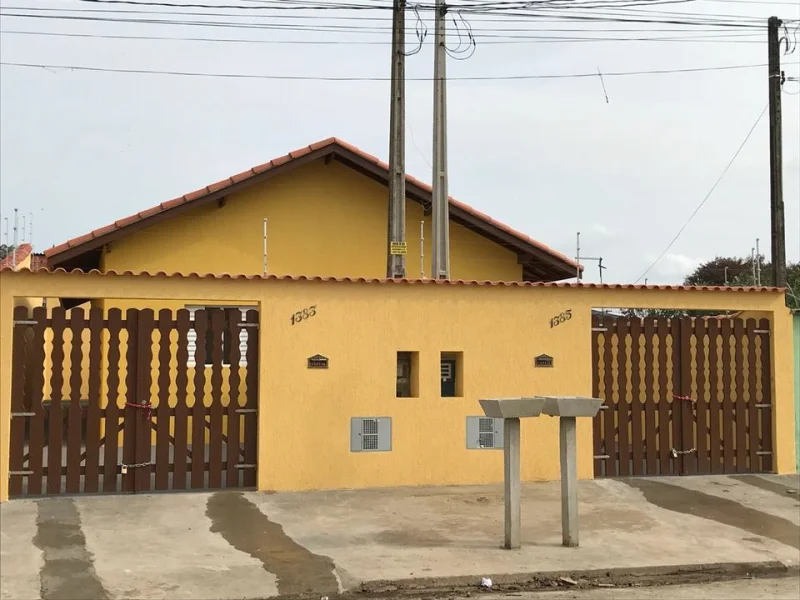 Casa Próxima de Escolas e Comércios