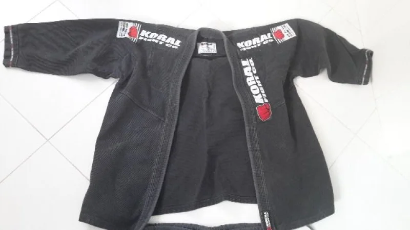 Kimono de Jiu Jitsu Koral A4 Competition