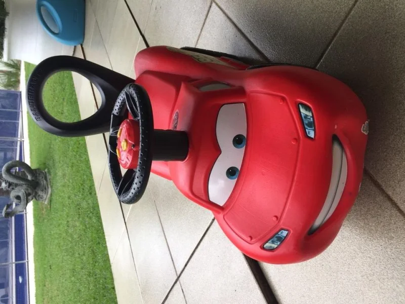 Carro Passo a Passo Relâmpago Mcqueen Bandeirantes