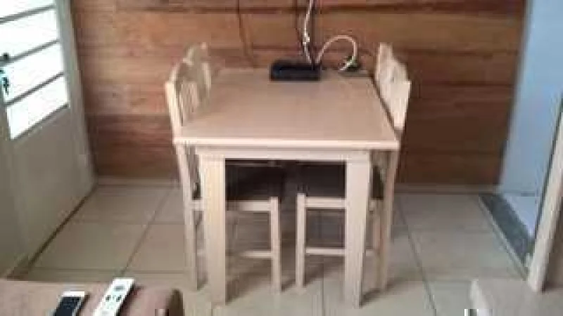 Mesa com 4 Cadeiras