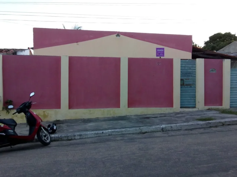Vendo 01 Casa ao Lado do Fórum em Delmiro Gouveia - AL