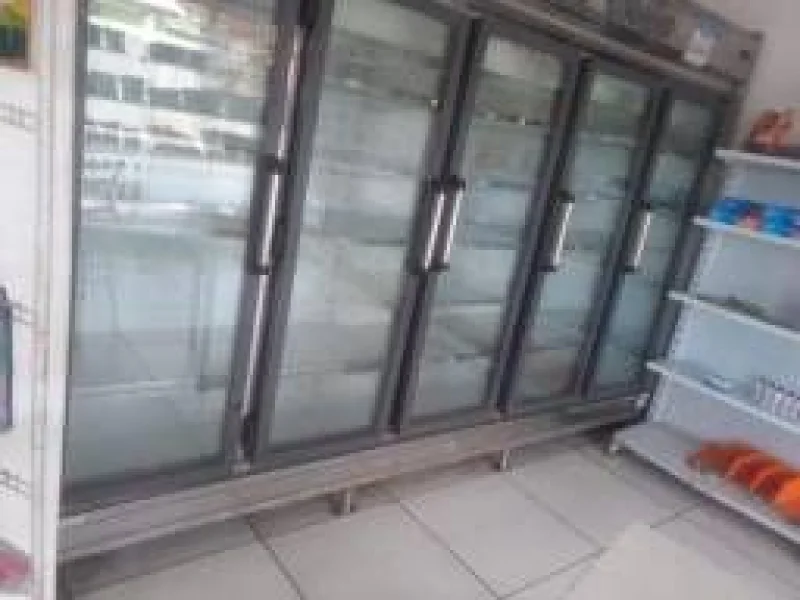 Expositor/refrigerador Vitrine Vertical