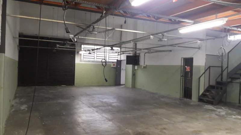 Galpão com 364 m2 em São Paulo - Vila Santa Catarina por 6 Mil