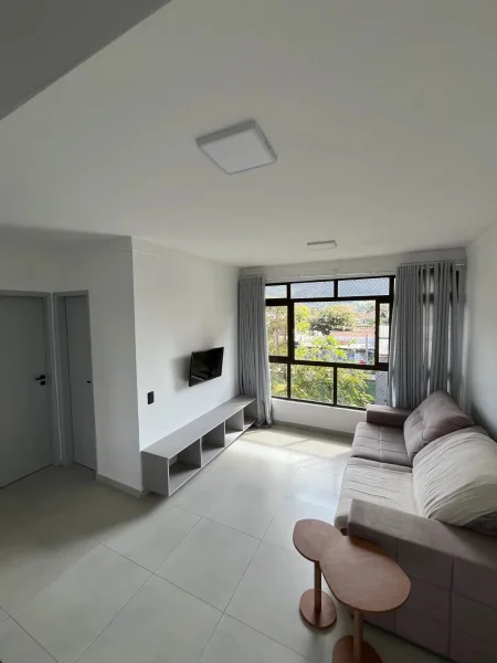 Apartamento de 2 Qts com Suíte e Varanda – Todo Reformado Móveis Planejados – Direto com Proprietário – Pronto para Morar