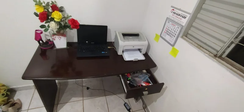 Mesa de Estudo com Gaveta