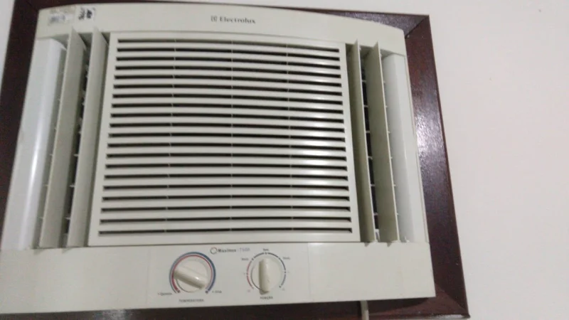 Ar Condicionado de Janela - em ótimo Estado