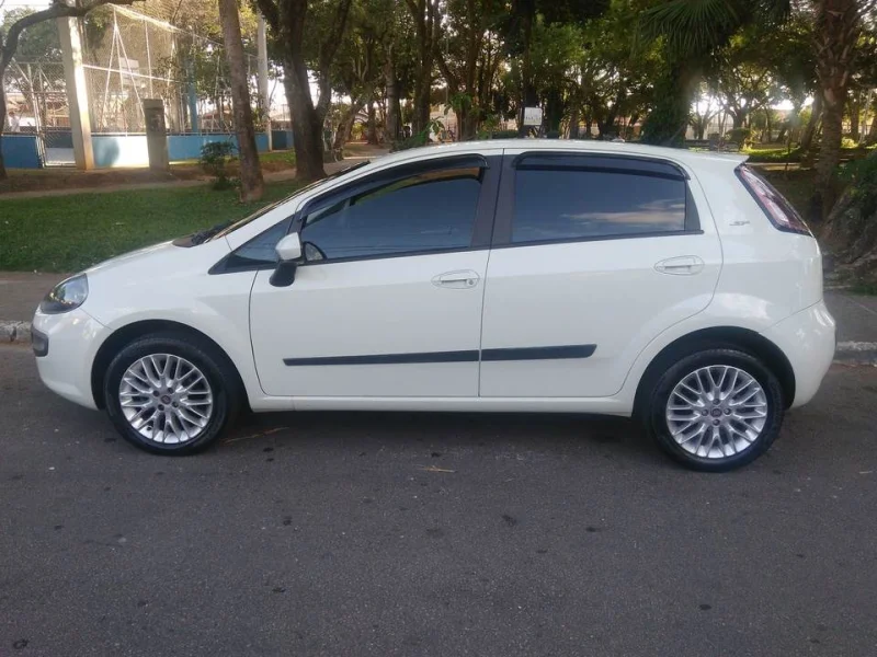 Fiat Punto 1.6 Essence 16v Flex 4p Manual 2013/2014