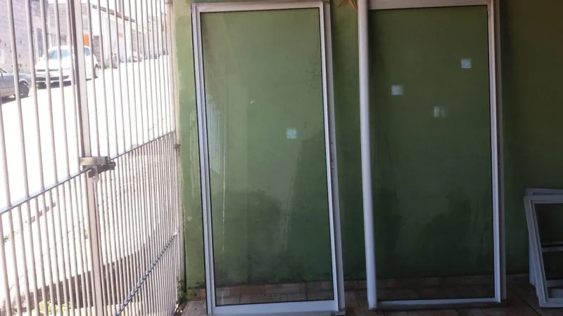 Porta de Correr 2 Folhas com Batentes Nunca Usada