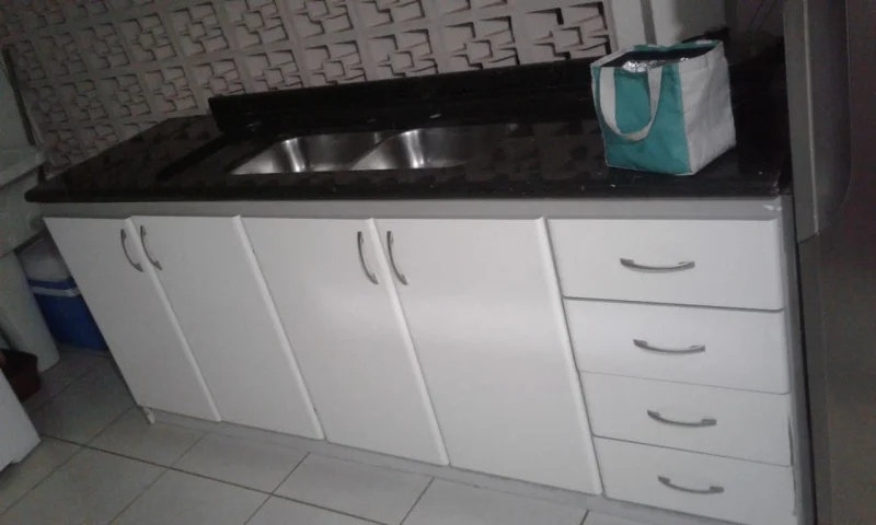 Pia e Mesa de Cozinha