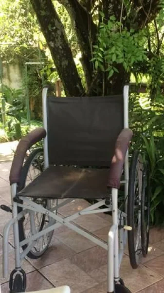 Cadeira de Rodas Usada