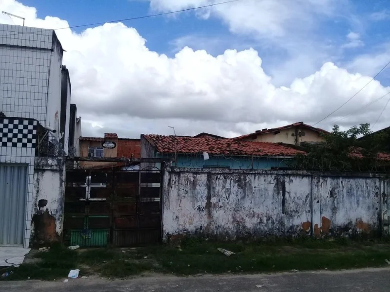 Vende SE um Imóvel no Conj Ceará