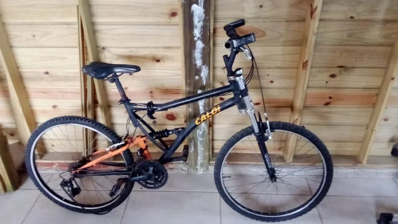 Duas bicicletas aro 28