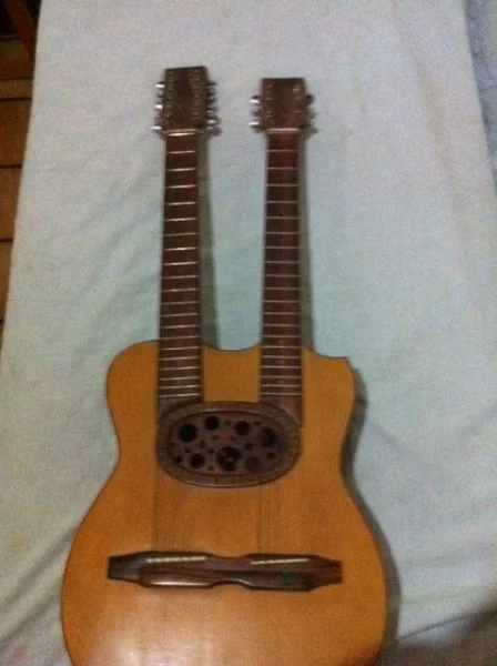 Raro Violão de 2 Braços