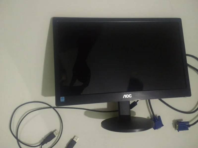 Troco ou Vendo Monitor Aoc 15,6
