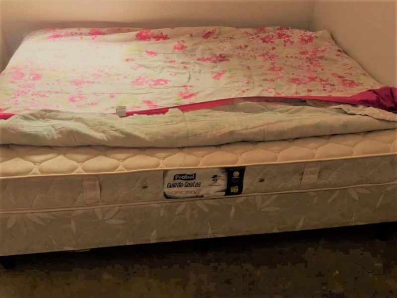 Cama Box Casal com Colchão Seminovo Probel Guarda Costas de Molas em Aço Temperado de Alta