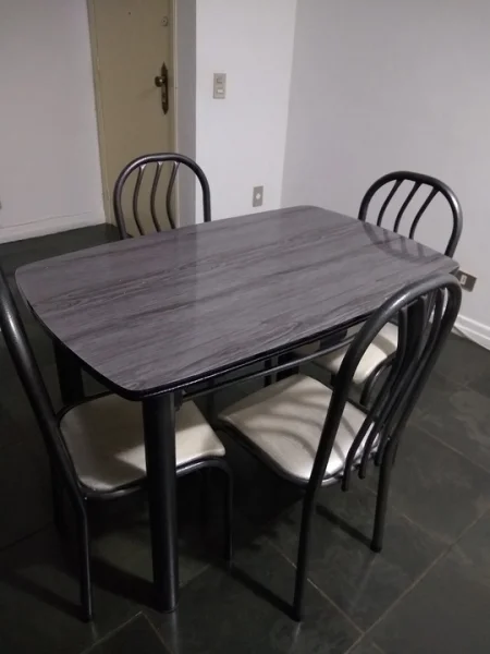 Mesa com 4 Cadeiras