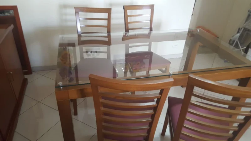 Mesa com 04 Cadeiras
