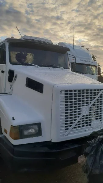 Vendo ou Troco Cavalo Volvo com Carreta por D20 F4000 Carro ou Terreno