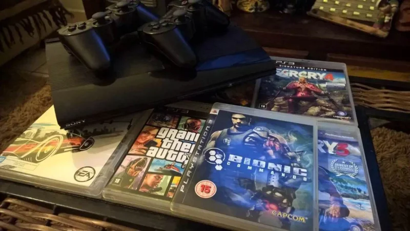Playstation 3 250gb Super Slim com 2 Controles, Todos Os Cabos e + 7 Jogos