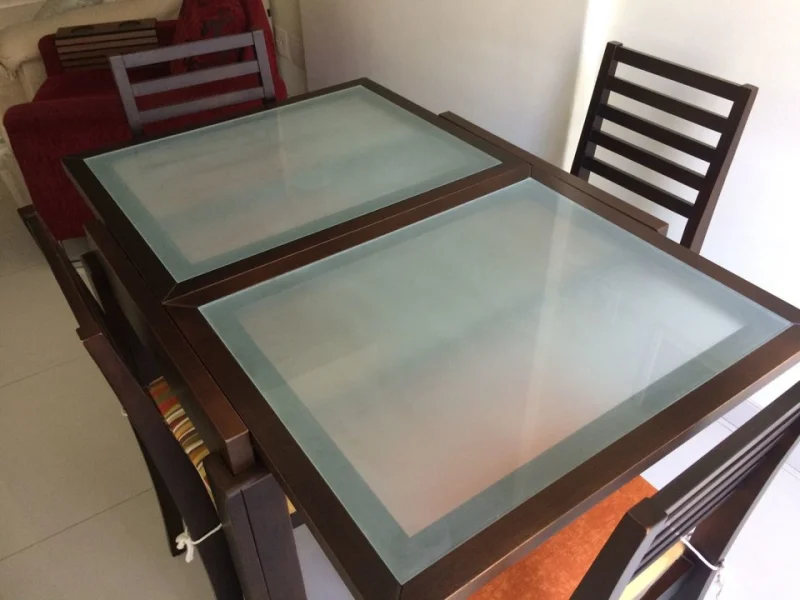 Mesa de Madeira Retangular com Tampo de Vidro