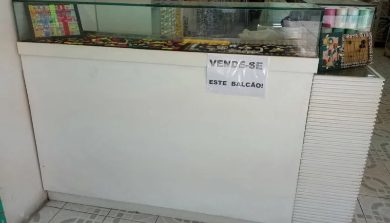 Balcão com Tampa de Vidro