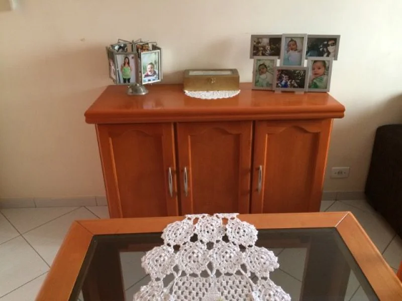 Mesa de Jantar com 4 Cadeiras e Buffet
