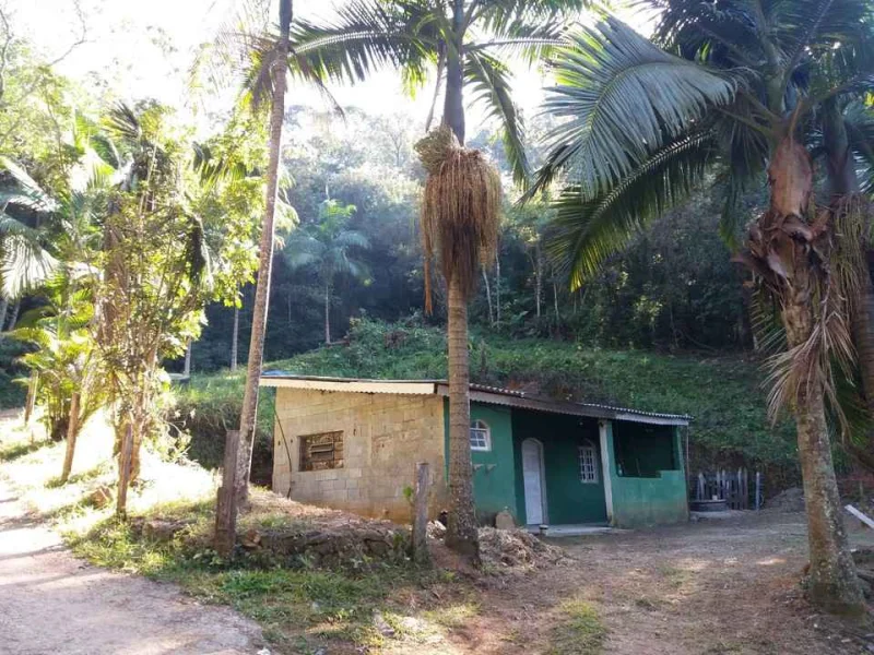 Terreno com Casa de 3 Cômodos