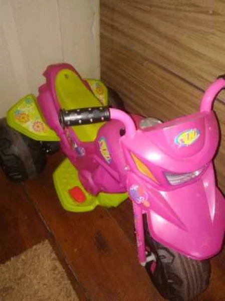 Moto Elétrica Pink e Verde