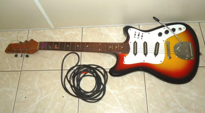 Guitarra Semi Nova