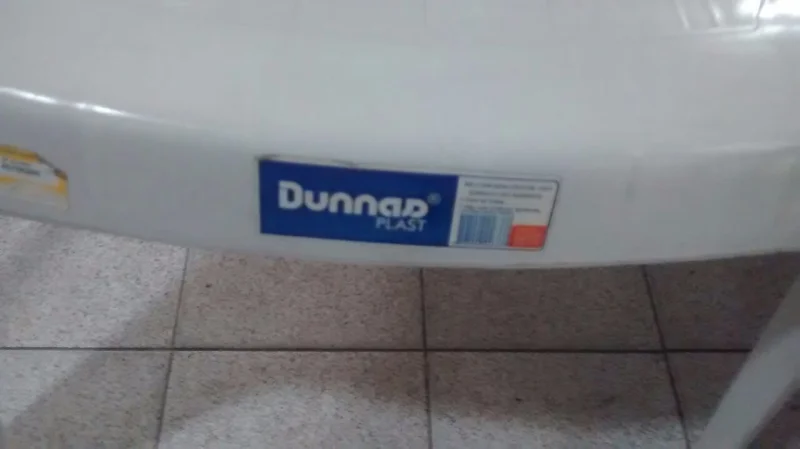 Cadeira de Plástico Novas