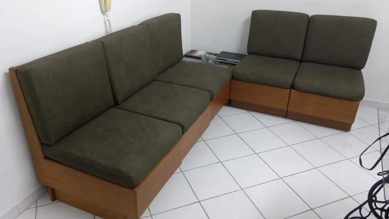 Sofá 5 Módulos Madeira Maciça Cerejeira + Mesinha de Centro