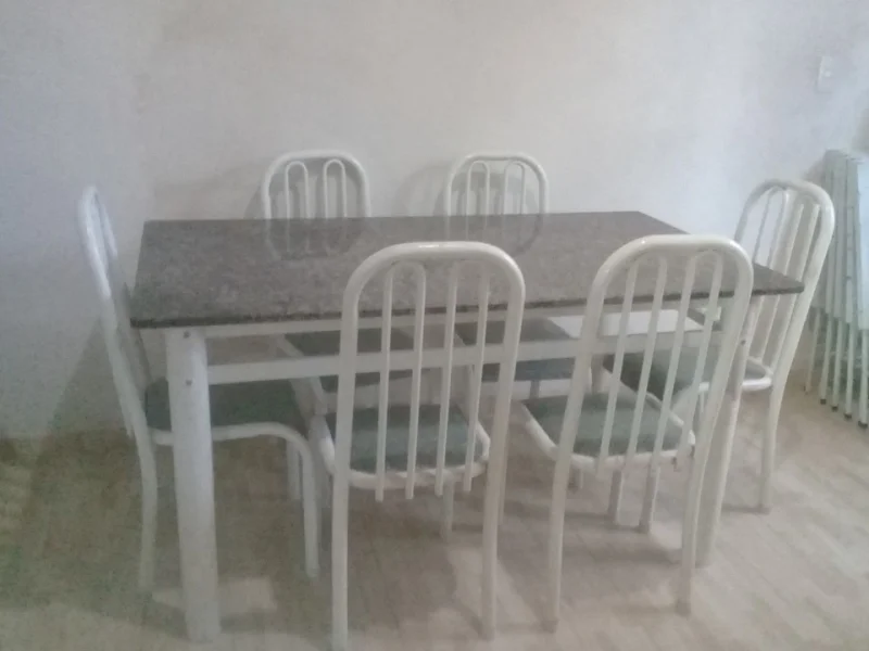 Vendo Mesa de Mármore com Seis Cadeiras