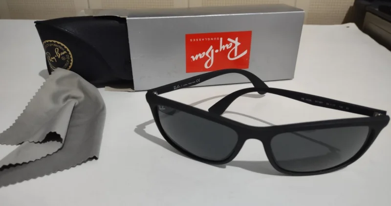 óculos Ray-ban c/ Certificado Nunca Foi Usado. Modelo Quadrado Preto