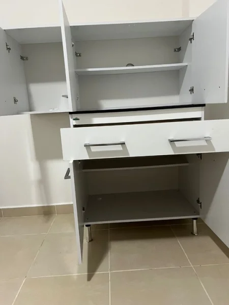 Vende-se Armário e Balcão