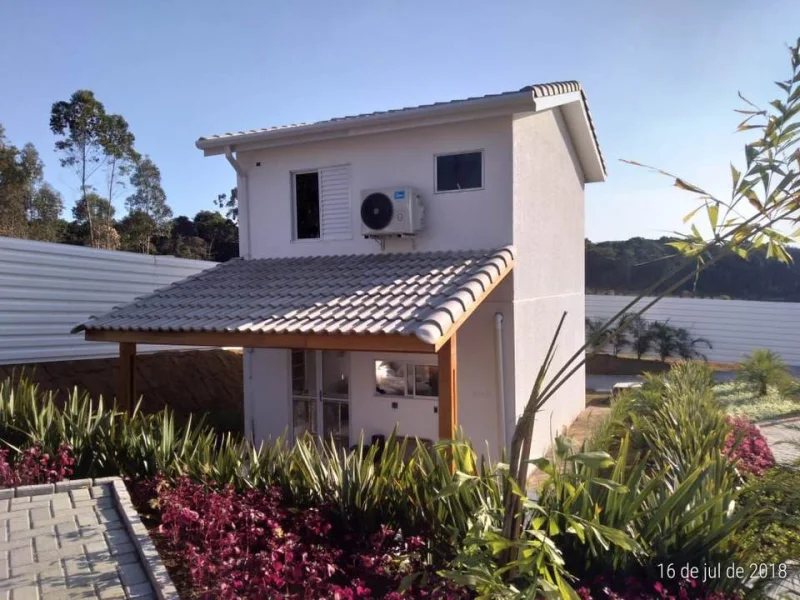 Sobrado com 2 Dormitórios Sacada e 2 Vagás
