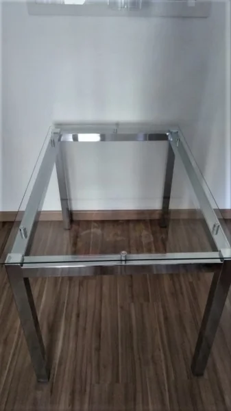 Mesa de Jantar em Aço Cromado com Tampo de Vidro