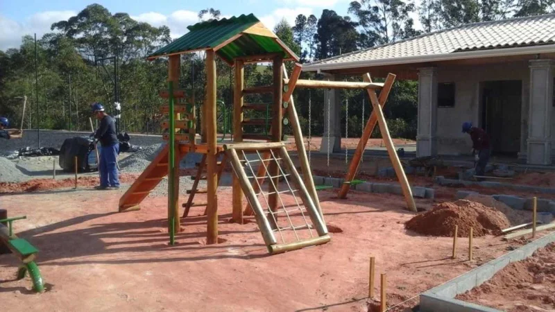 Parquinho Casinha de Tarzan de Eucalipto Tratado
