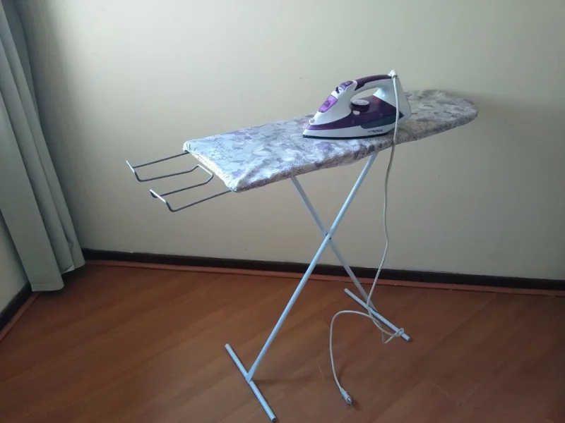 Tábua e Ferro a Vapor Mondial F-40 Ceramic Express Branco,roxo 110v